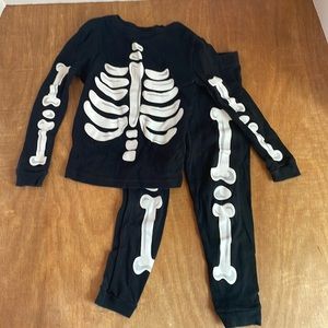 Toddler Skeleton pajamas (glow in the dark)